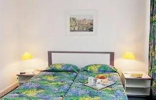 아다지오 몽마르트르 아파트호텔 4*